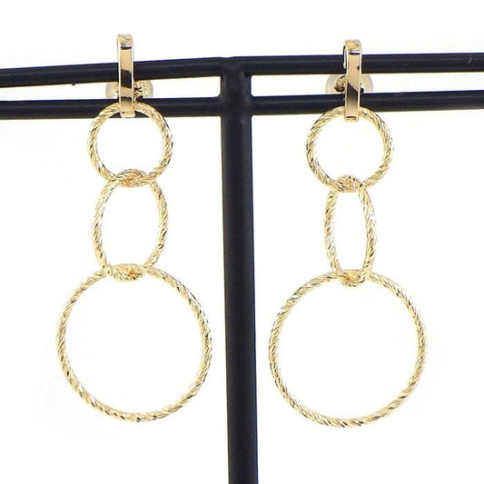 K10YG Twisted Circle Link Swing Earrings - Exquisite Craftsmanship