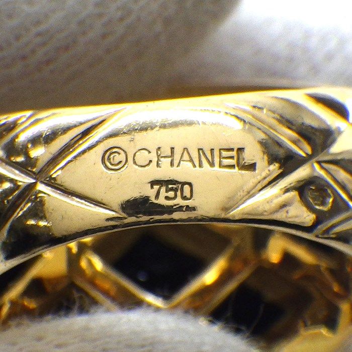 CHANEL Vintage Matelassé Quilted Onyx Ring in 18K Yellow Gold