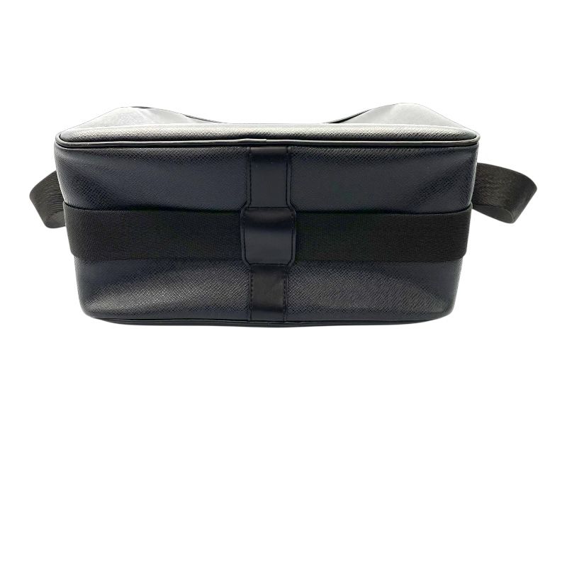 Louis Vuitton Reporter M30152 Black Taiga Leather Shoulder Bag