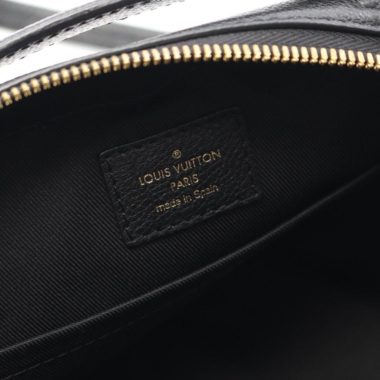 Louis Vuitton Santonge Shoulder Bag in Noir - Timeless Elegance