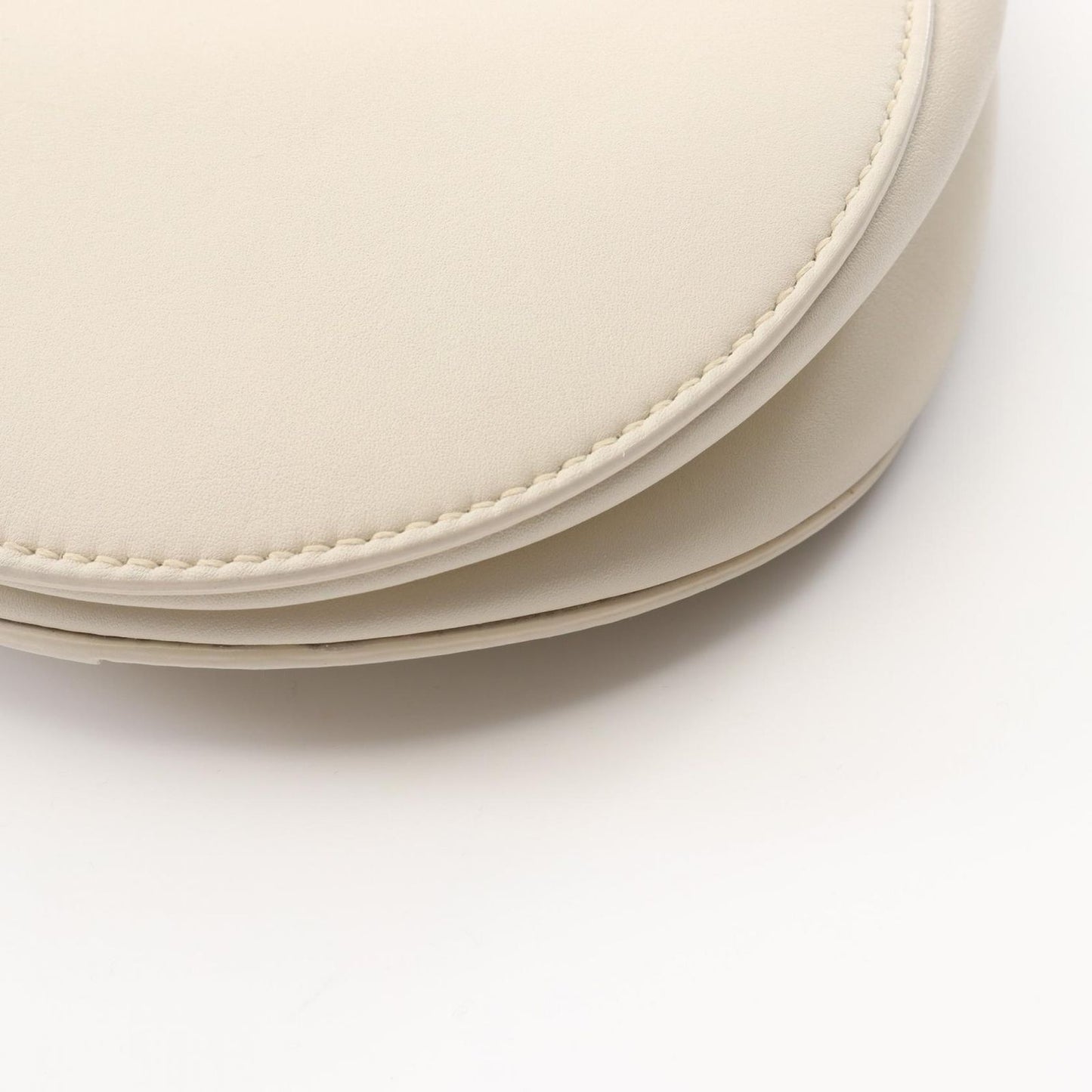 Dior Saddle Handbag in Off-White Leather - Timeless Elegance