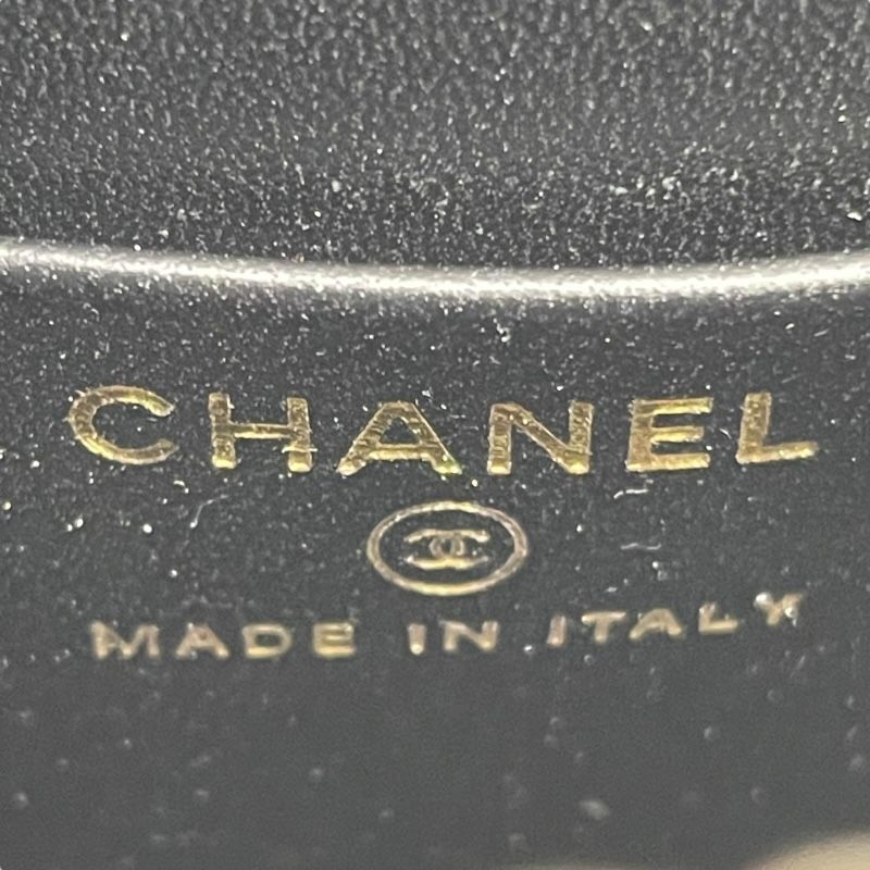 CHANEL Chain Shoulder Bag in Black/White Tweed - Timeless Elegance