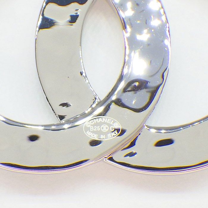 CHANEL Coco Mark Earrings - 2025 Cruise Collection - White Resin & Silver