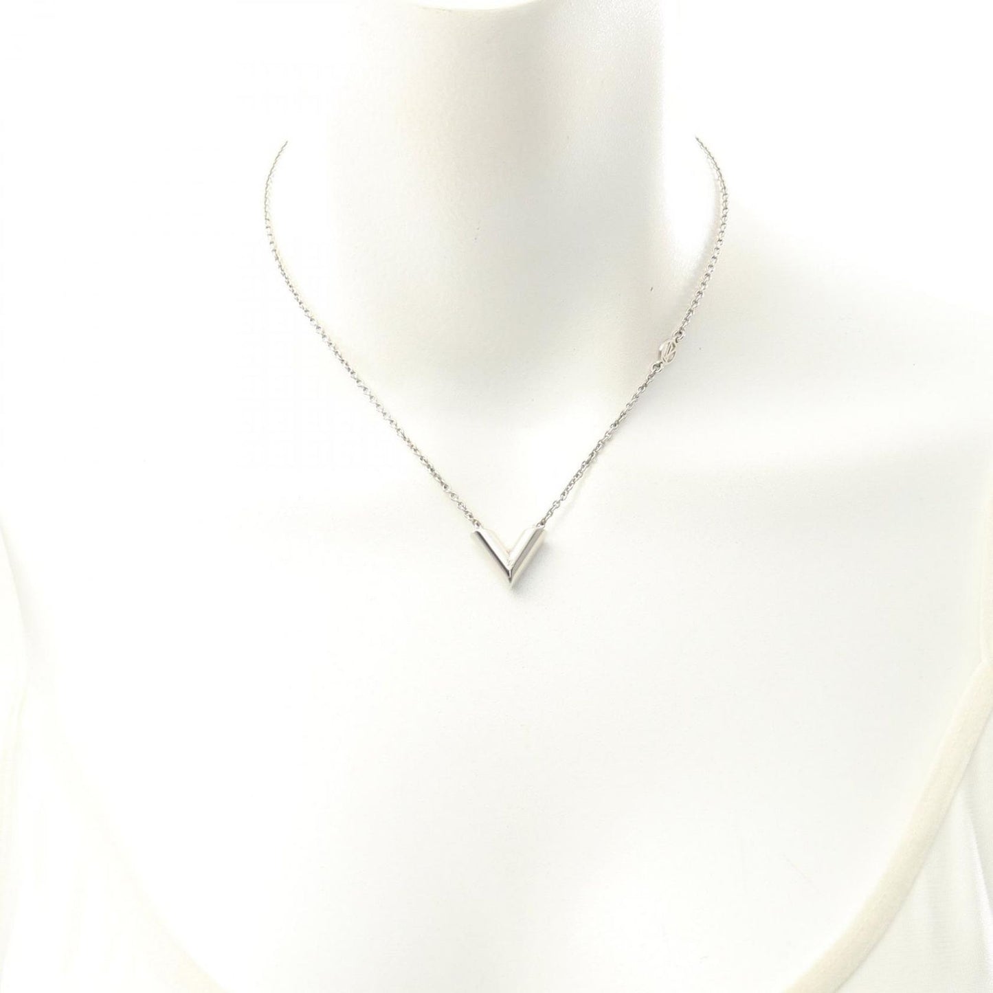 Louis Vuitton Essential V Necklace in Silver Stainless Steel