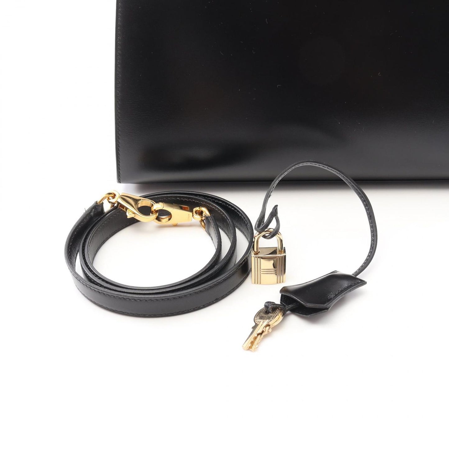HERMES Kelly 28 Handbag in Black Box Calf - Timeless Elegance