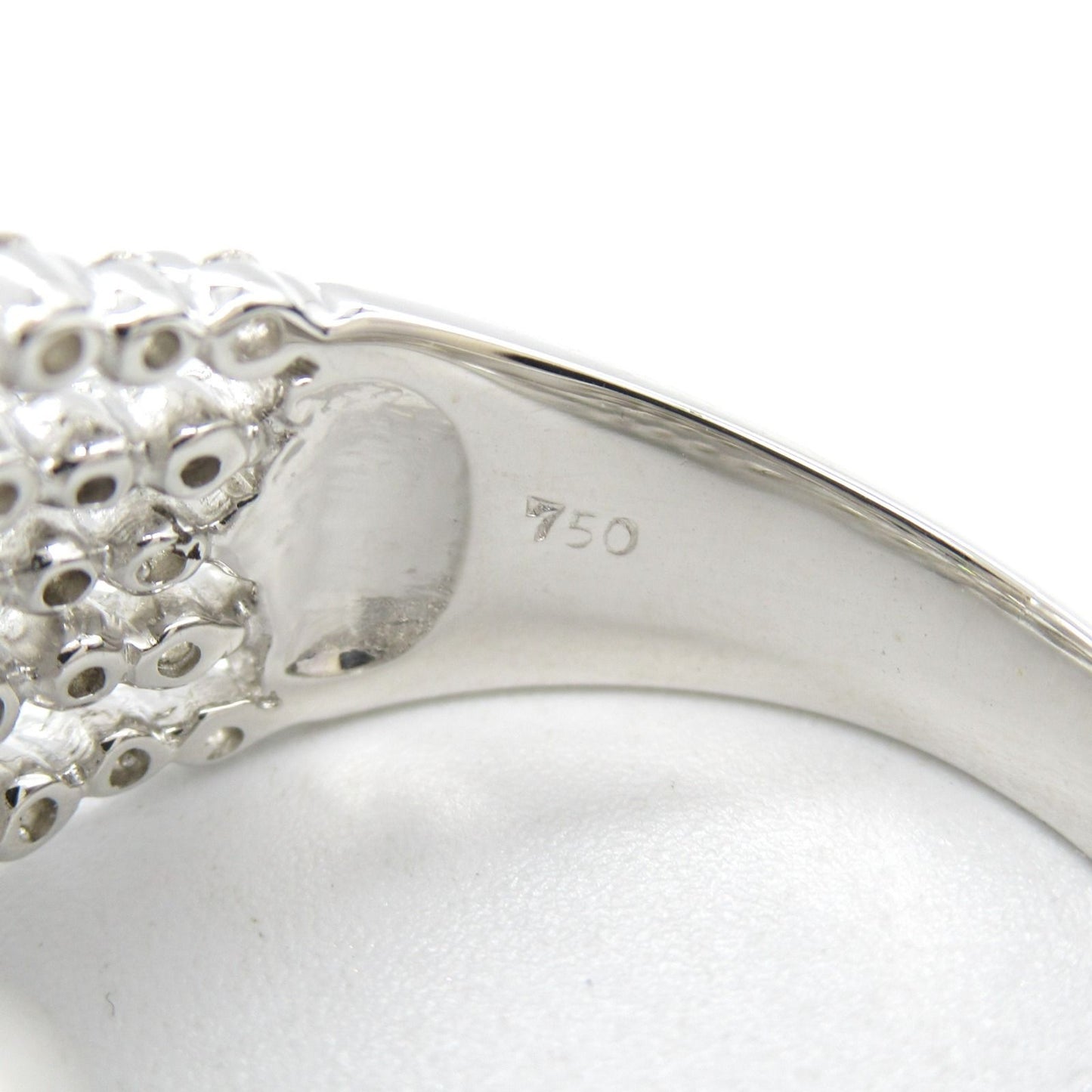 Exquisite Diamond Ring in K18 White Gold - 2.50ct Luxury