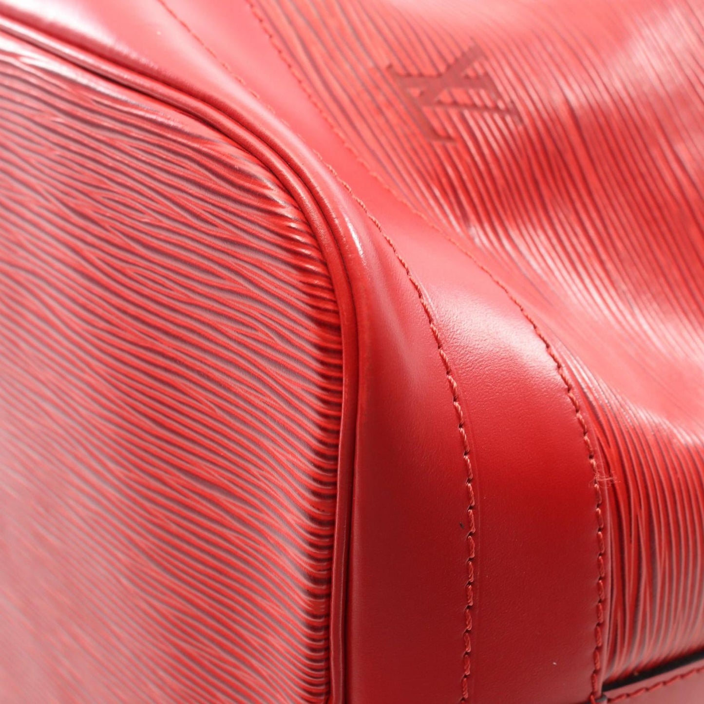Louis Vuitton Noé Shoulder Bag in Castilian Red - Timeless Elegance