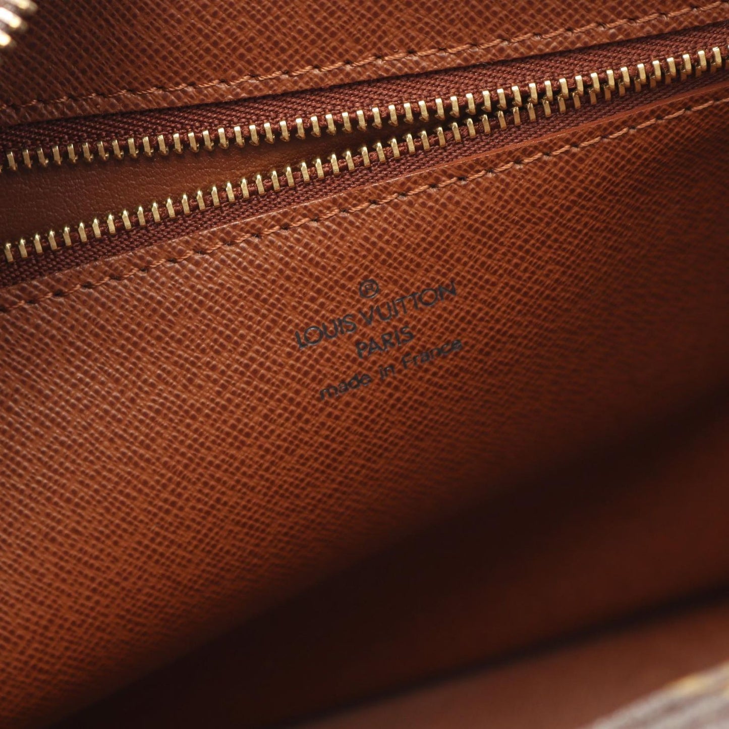 Louis Vuitton Trocadéro 30 Shoulder Bag - Timeless Elegance