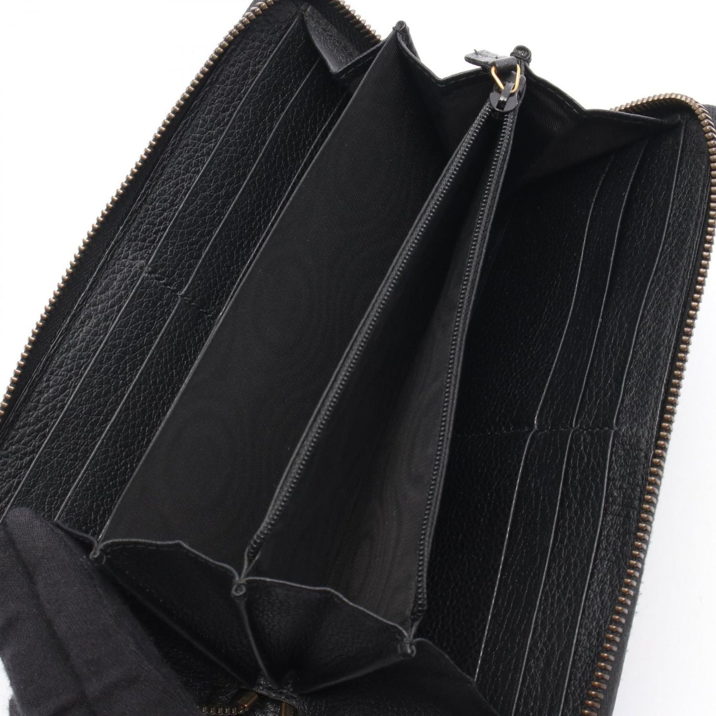 GUCCI Black Leather Zip-Around Wallet - Timeless Elegance