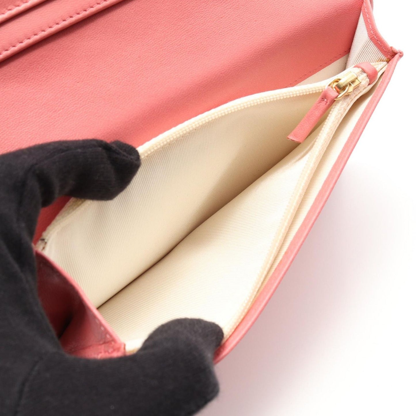 CHANEL Matelassé Pink Lambskin Wallet - Exquisite Luxury