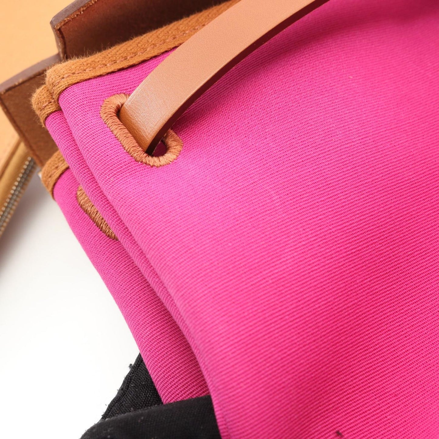 HERMES Élan Handbag in Magnolia & Dune - Exquisite Craftsmanship