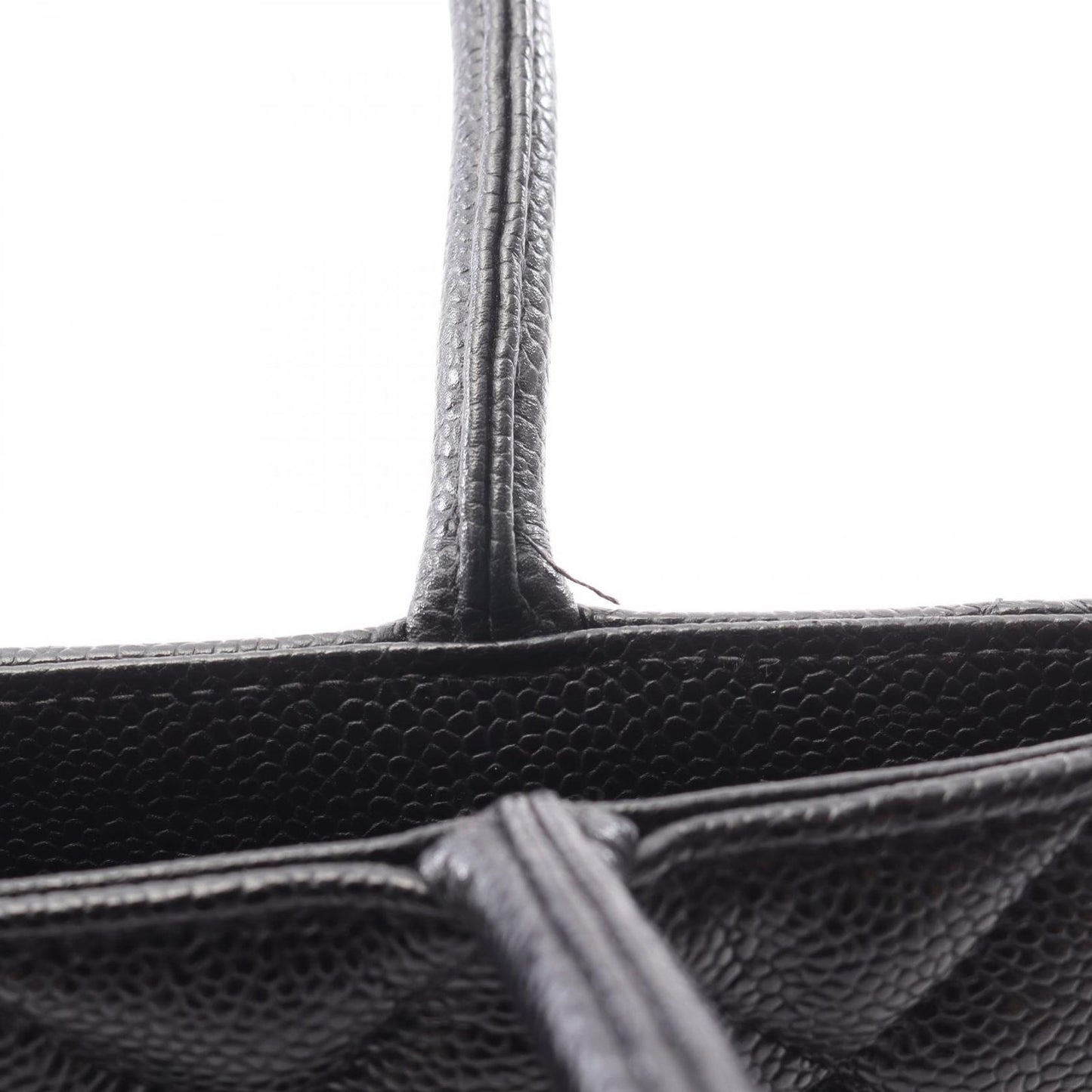 CHANEL Reissue Tote Bag A01804 in Black Leather - Timeless Elegance