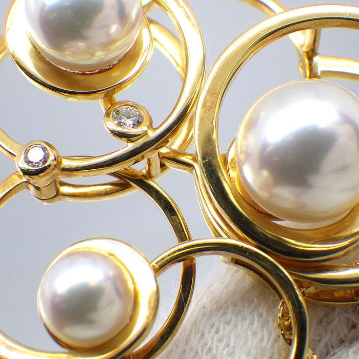 TASAKI Inviting Enema Necklace with Akoya Pearls & Diamonds