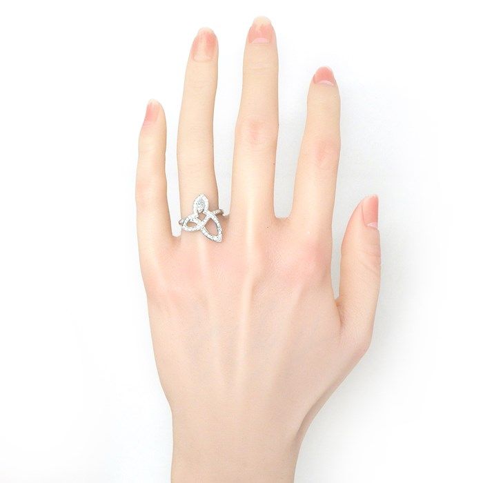 HARRY WINSTON Lily Cluster Ring with Marquise and Round Diamonds