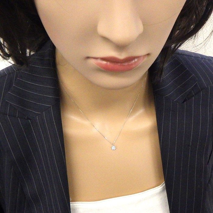 Exquisite Blue Diamond Flower Motif Necklace in Platinum