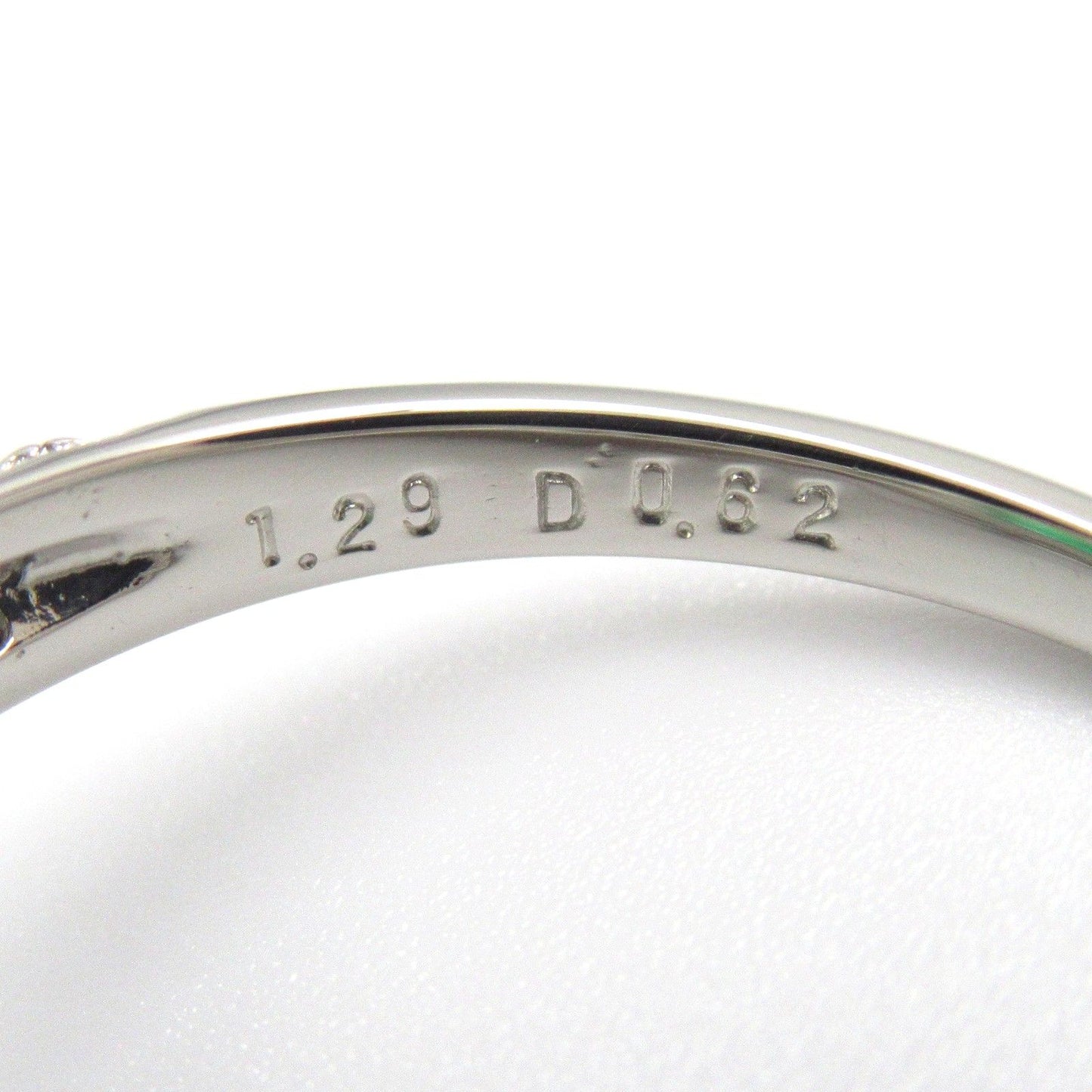 Exquisite Emerald & Diamond Ring in Platinum - A Timeless Treasure