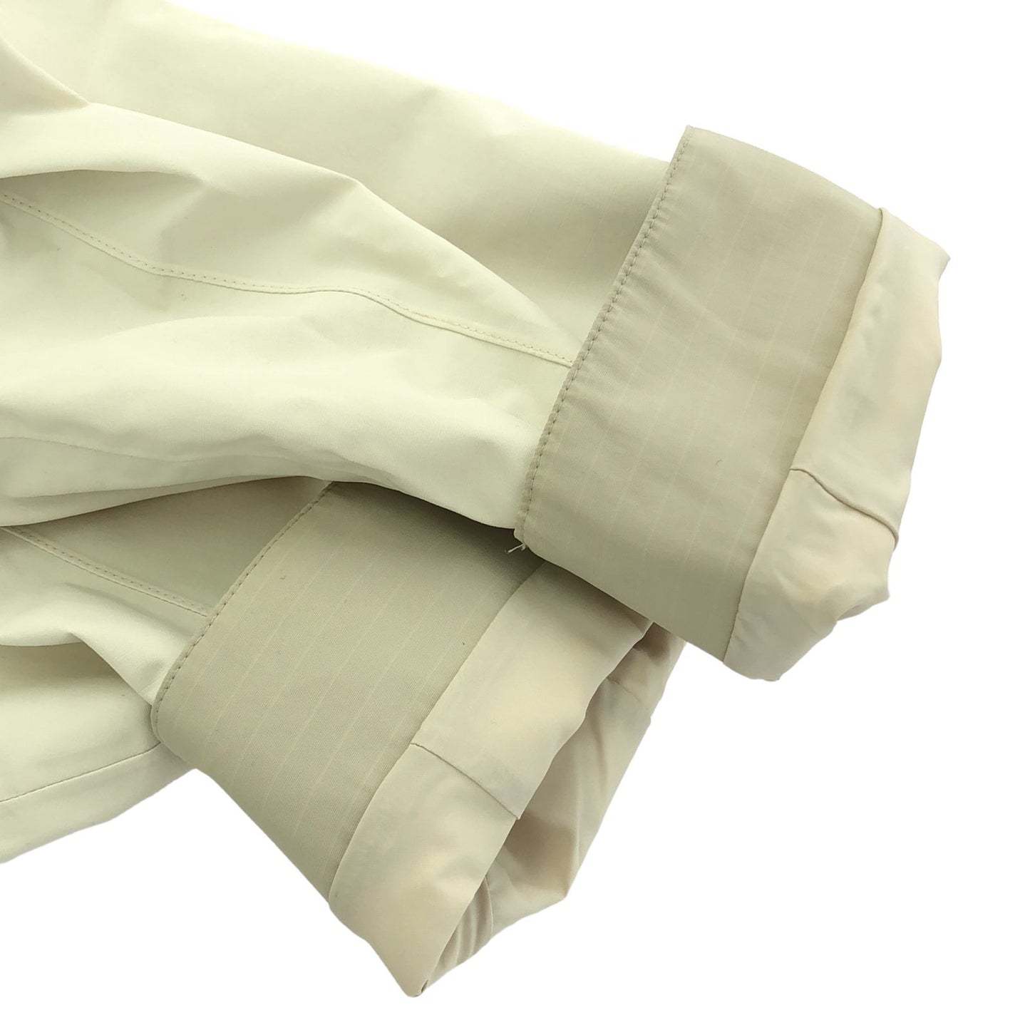 THE NORTH FACE Beige Nylon Jacket - Timeless Style & Comfort