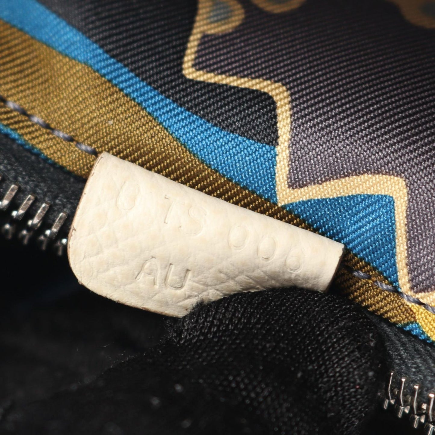 HERMES Azap Compact Silk-In Wallet in White - Exquisite Craftsmanship