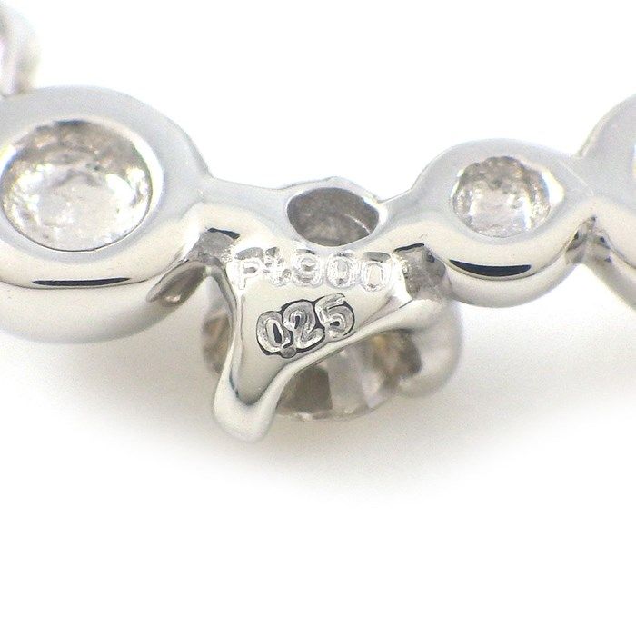 Exquisite Round Diamond Necklace in Platinum - 0.25ct