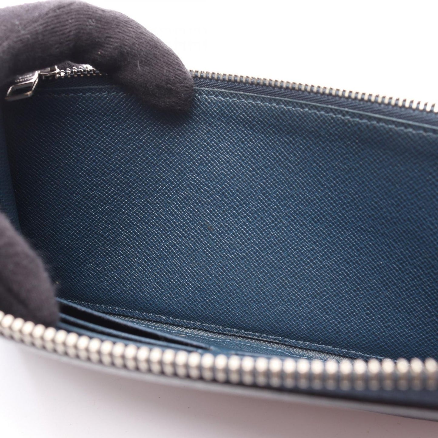 Louis Vuitton Zippy Organizer Wallet in Ocean Leather - Timeless Elegance