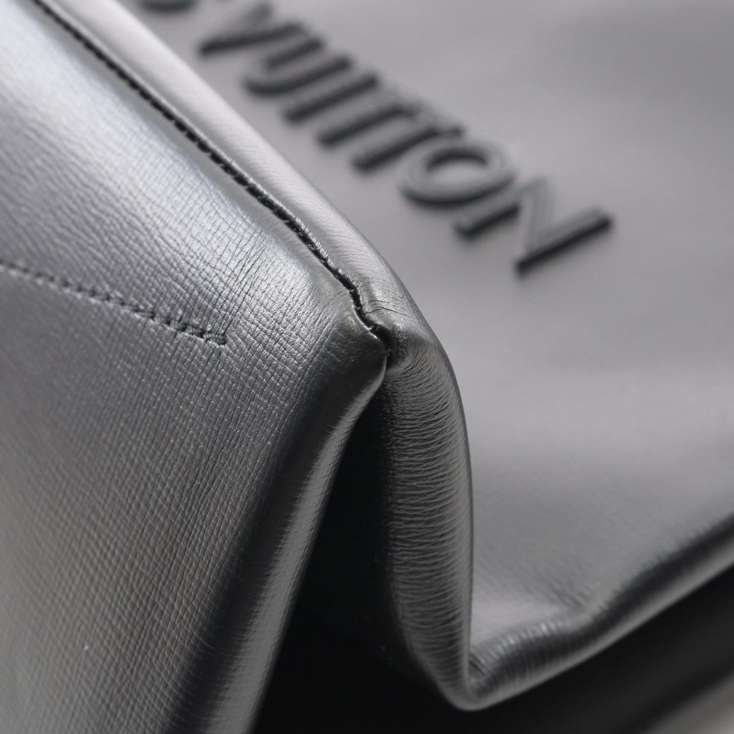 Louis Vuitton Noir Leather Shopper Tote MM - Timeless Elegance