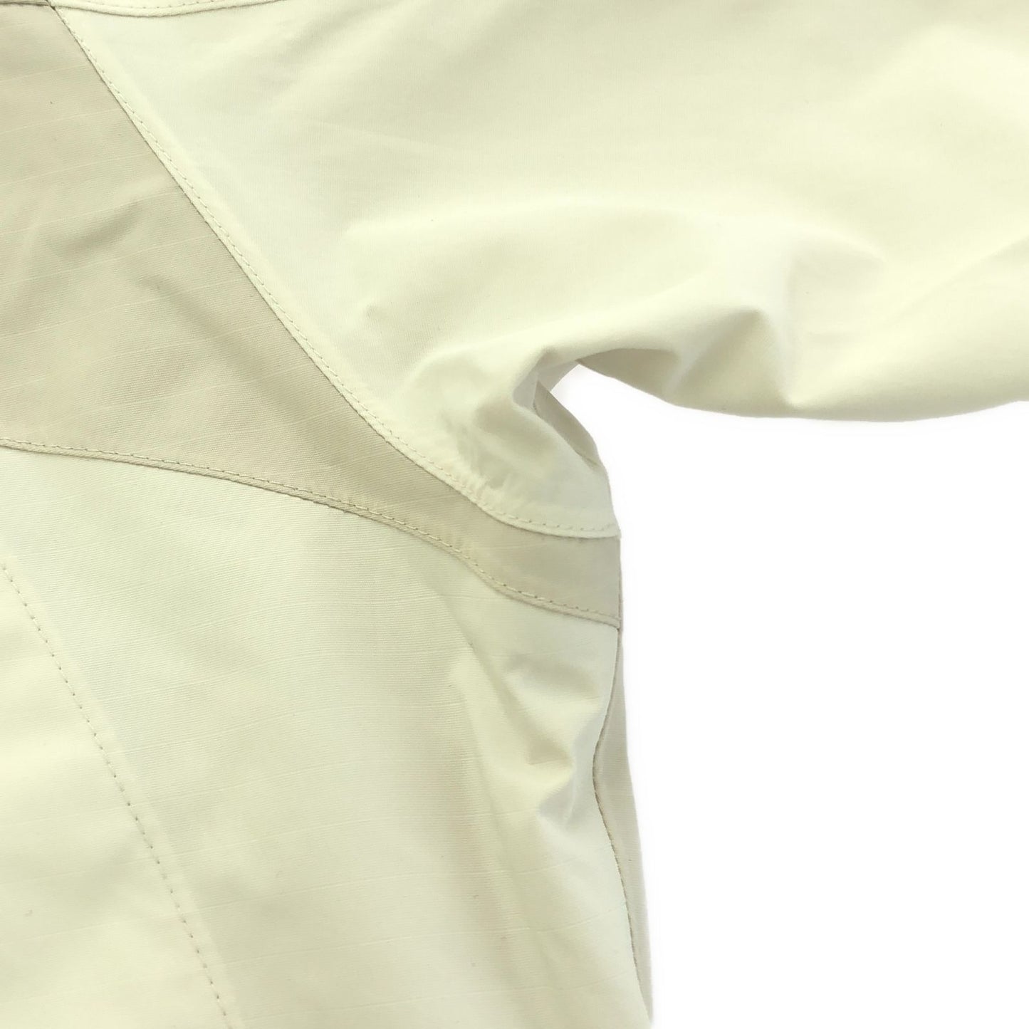 THE NORTH FACE Beige Nylon Jacket - Timeless Style & Comfort