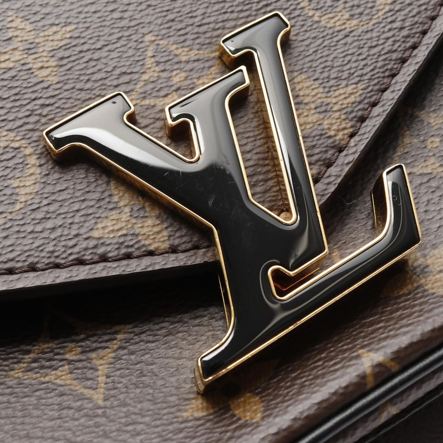 Louis Vuitton Passy Shoulder Bag M45592 - Timeless Elegance