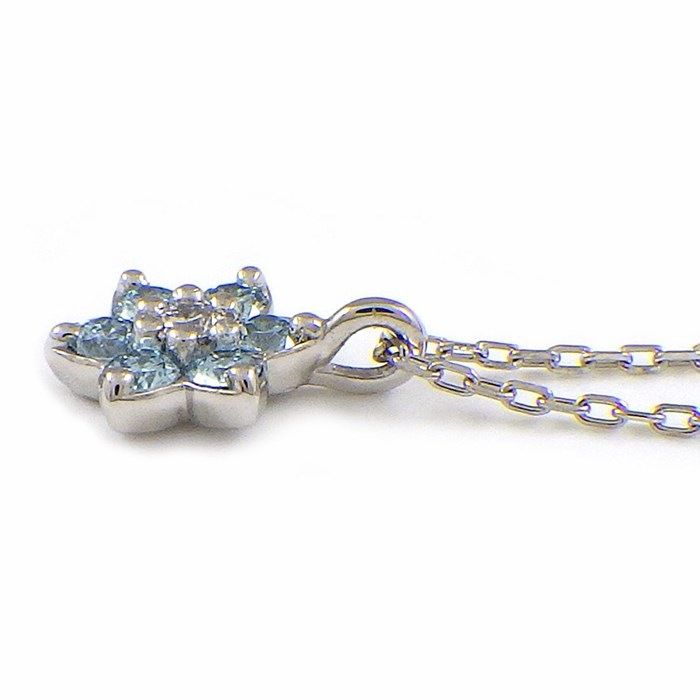 Exquisite Blue Diamond Flower Motif Necklace in Platinum