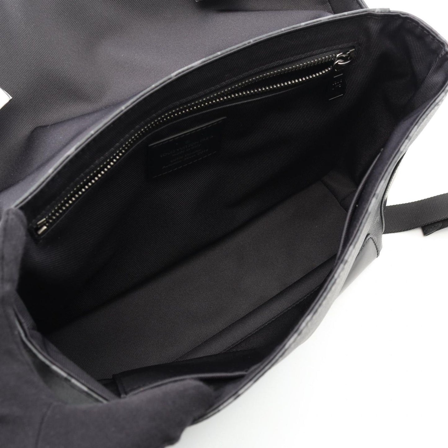 Louis Vuitton Messenger Voyage PM - Timeless Elegance in Black