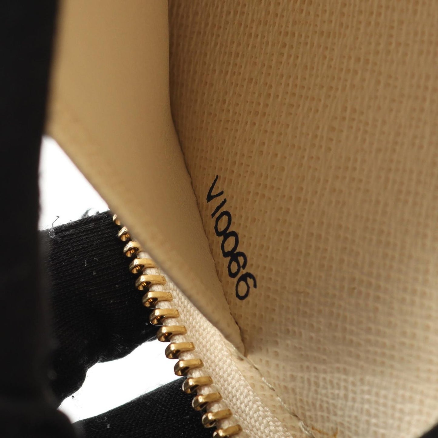 Louis Vuitton Zippy Organizer Wallet in Damier Azur Canvas