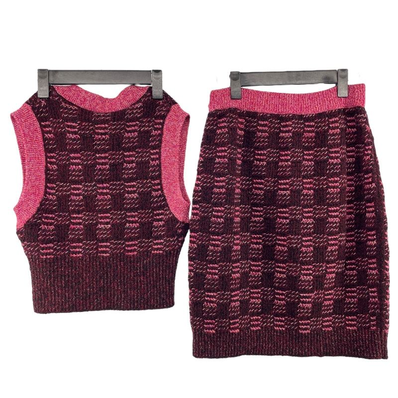 CHANEL Cashmere Wool Knit Vest & Skirt Set in Pink - Exquisite Elegance
