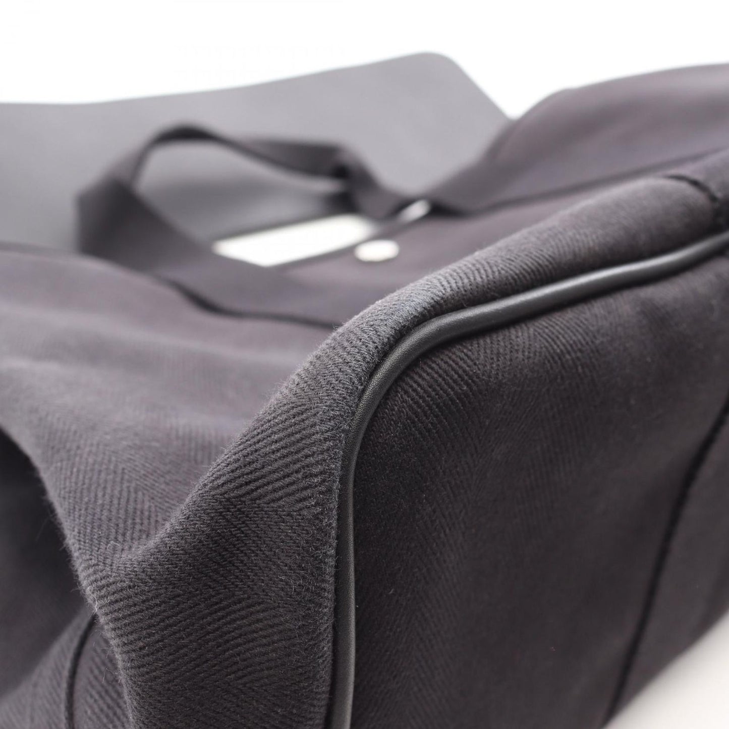 HERMES Valparaiso MM Handbag in Black Leather - Timeless Elegance