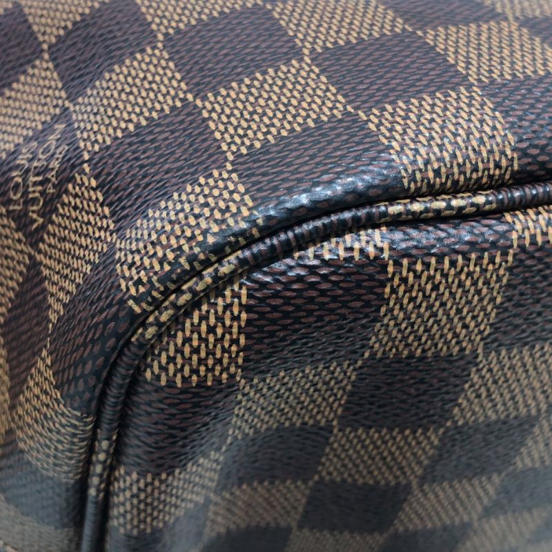 Louis Vuitton Neverfull MM Tote Bag - Timeless Elegance
