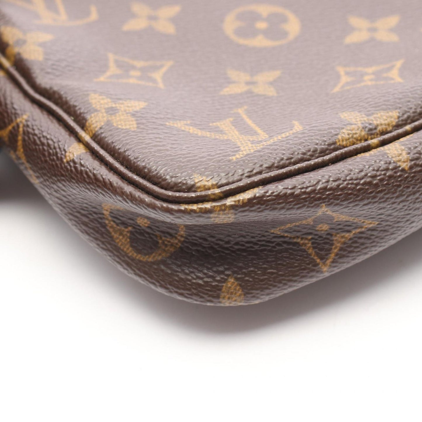 Louis Vuitton Monogram Pochette Accessoires Handbag - Timeless Elegance