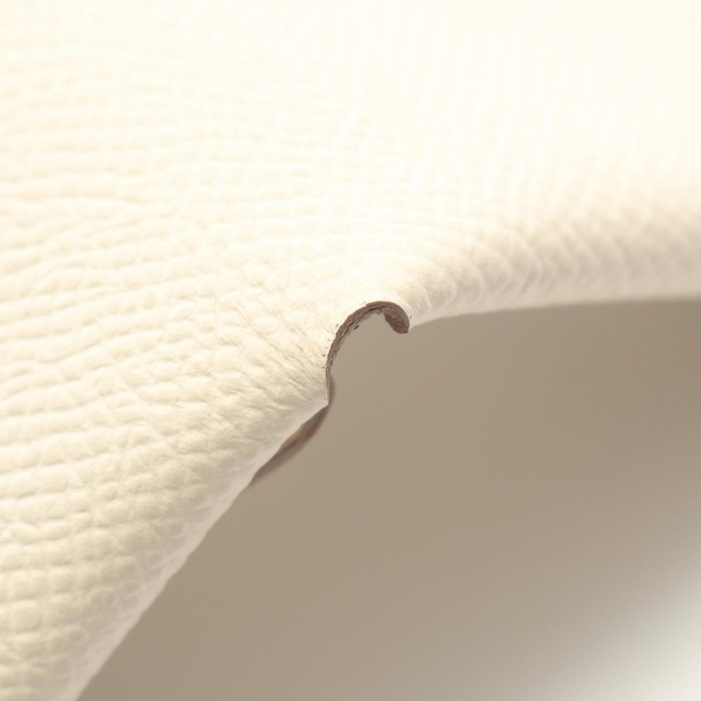 HERMES Calvi Duo Coin Case in White - Exquisite Craftsmanship