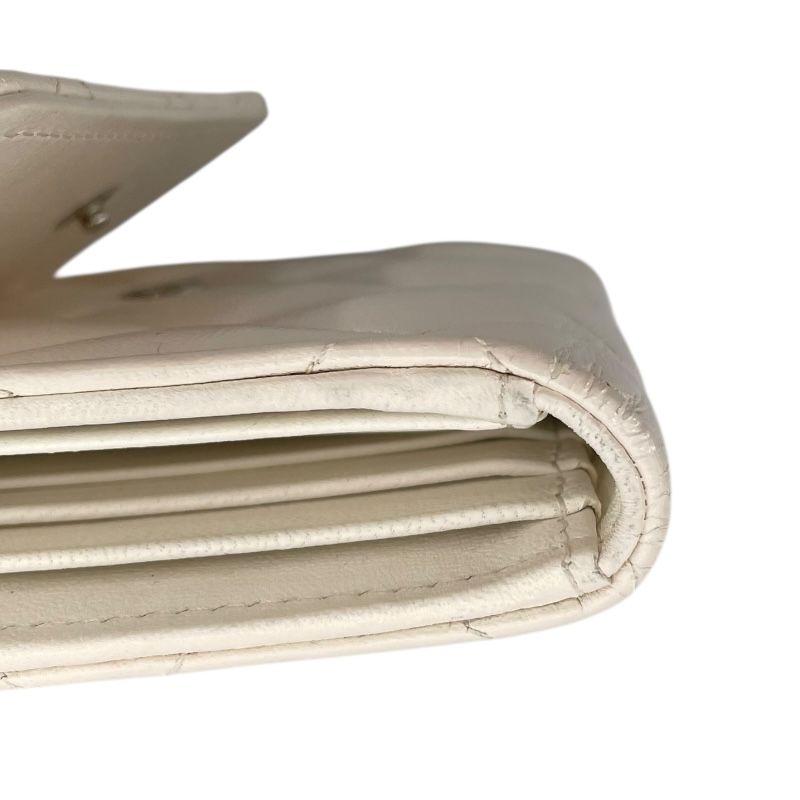 CHANEL Matelassé Card Case AP3827 in White Shiny Lambskin