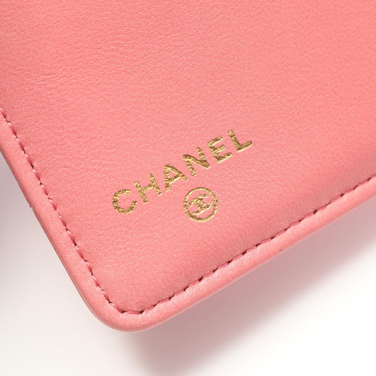 CHANEL Matelassé Pink Lambskin Wallet - Exquisite Luxury