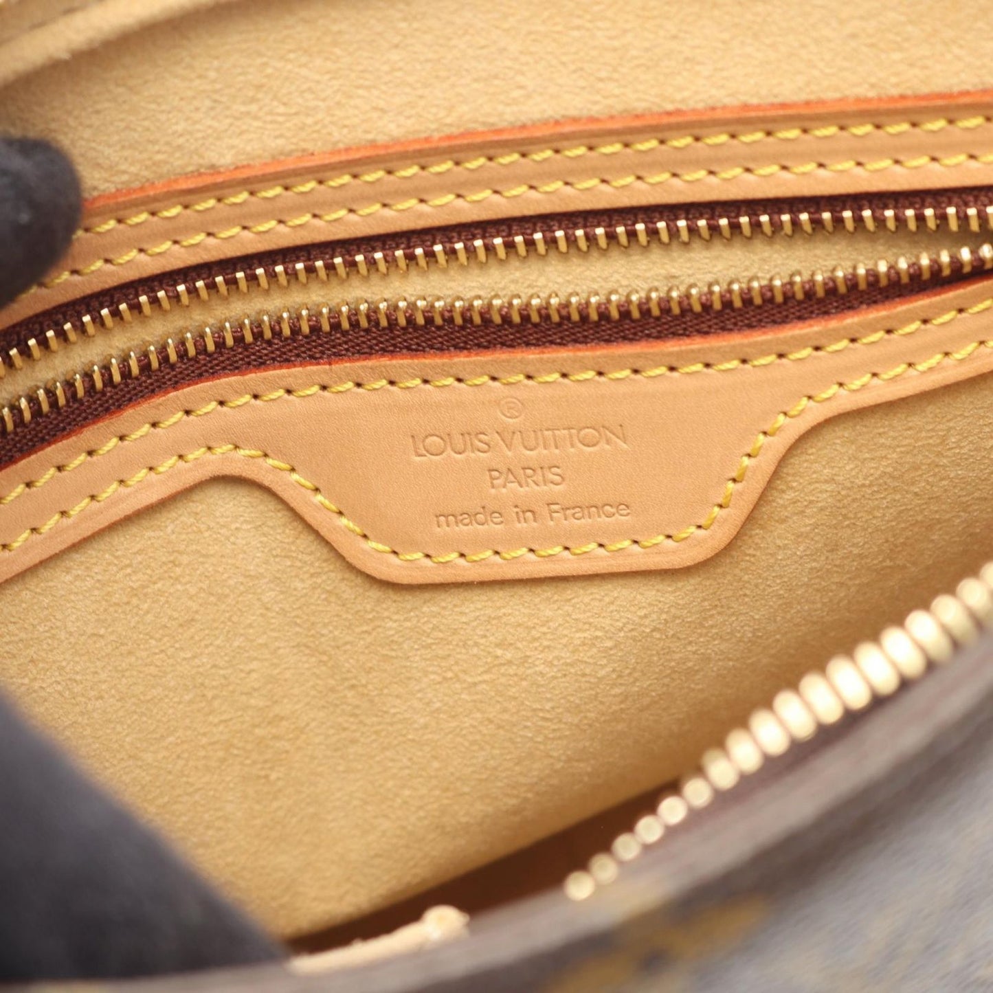 Louis Vuitton Monogram Looping MM Shoulder Bag - Timeless Elegance