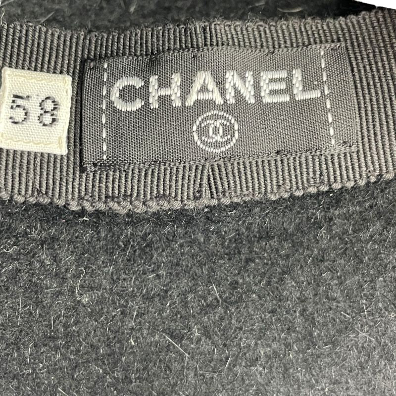 CHANEL Vintage Black Felt Hat - Timeless Elegance for Women