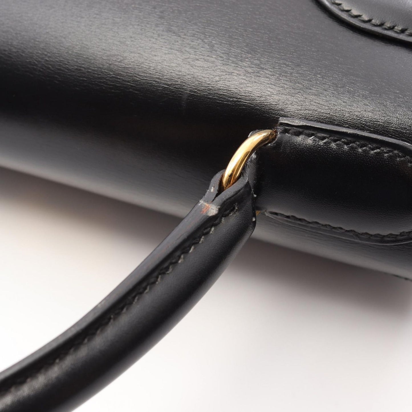 HERMES Kelly 28 Handbag in Black Box Calf - Timeless Elegance