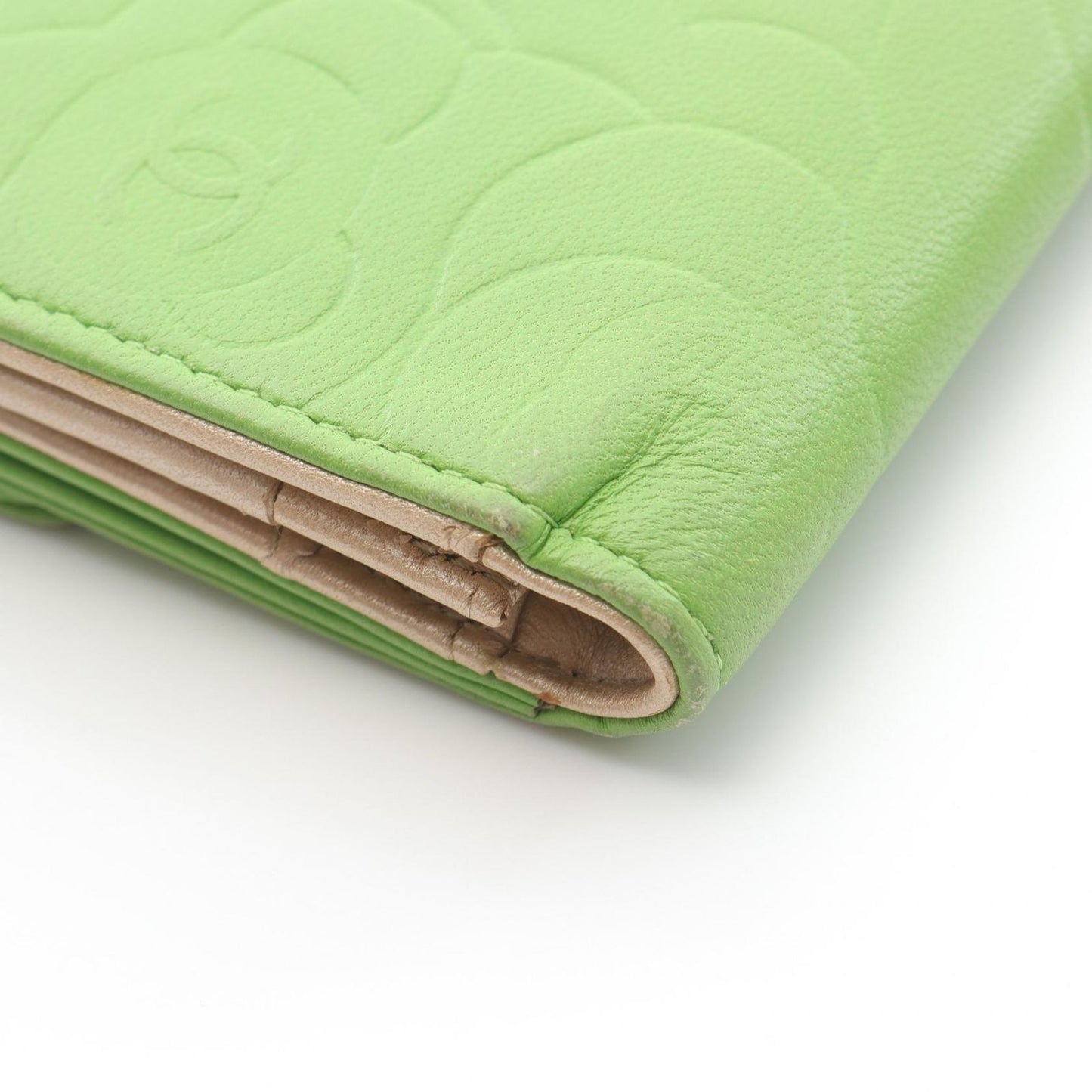 CHANEL Camellia Double Snap Wallet in Apple Green Leather