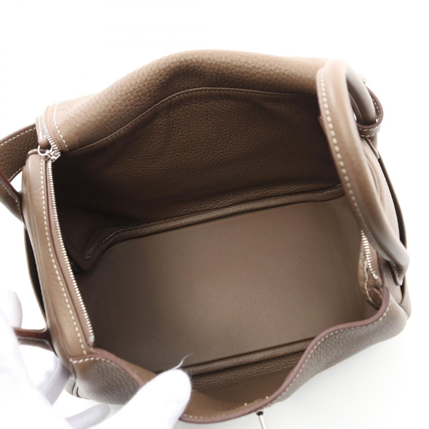 HERMES Lindy 26 Shoulder Bag in Etoupe - Timeless Elegance