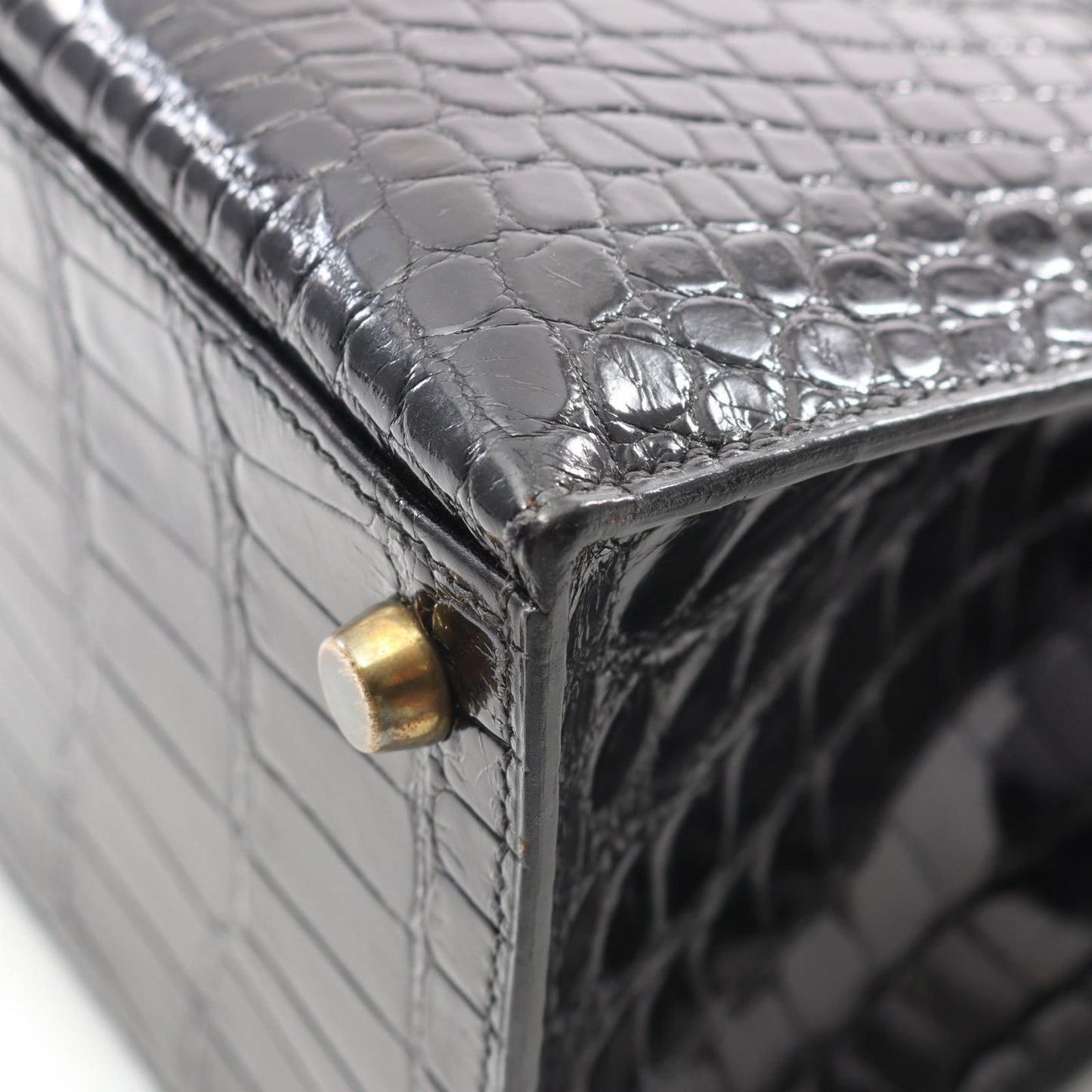 HERMES Kelly 32 Handbag in Black Alligator - Timeless Elegance