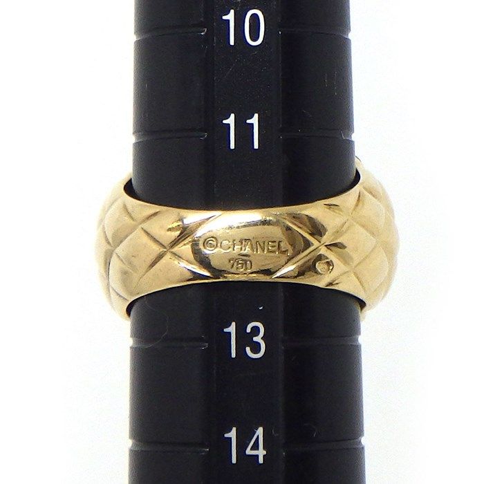 CHANEL Vintage Matelassé Quilted Onyx Ring in 18K Yellow Gold