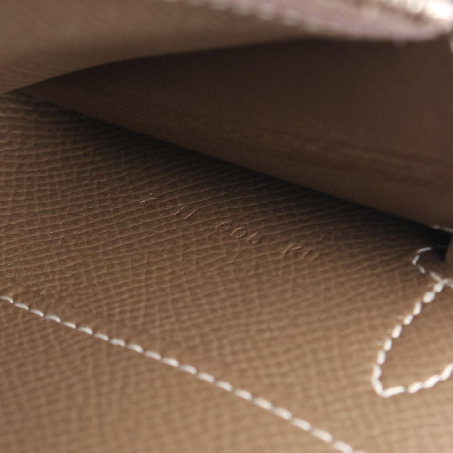 HERMES Kelly To Go Shoulder Bag in Etoupe Leather - Exquisite Craftsmanship