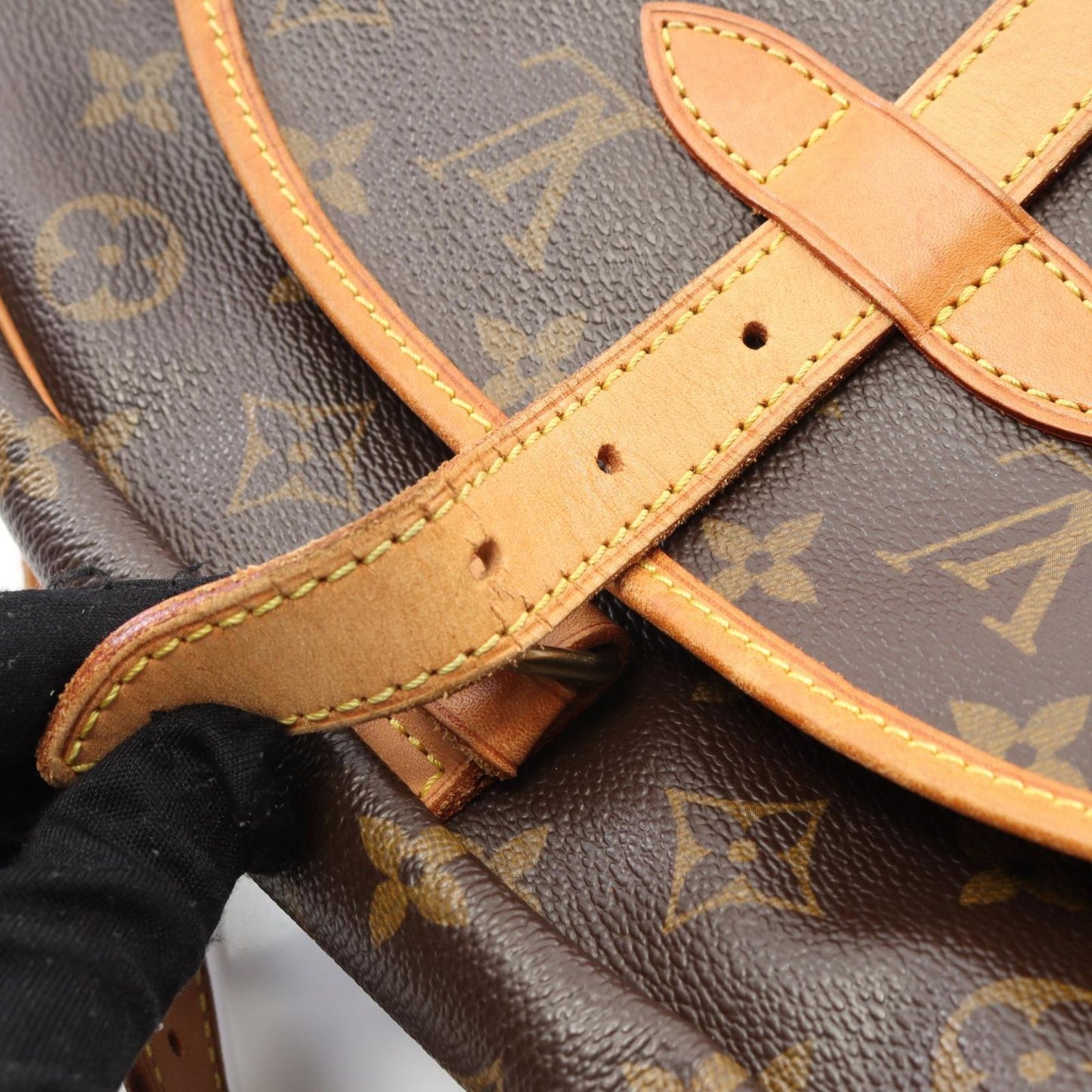 Louis Vuitton Monogram Sombrero 30 Shoulder Bag - Timeless Elegance
