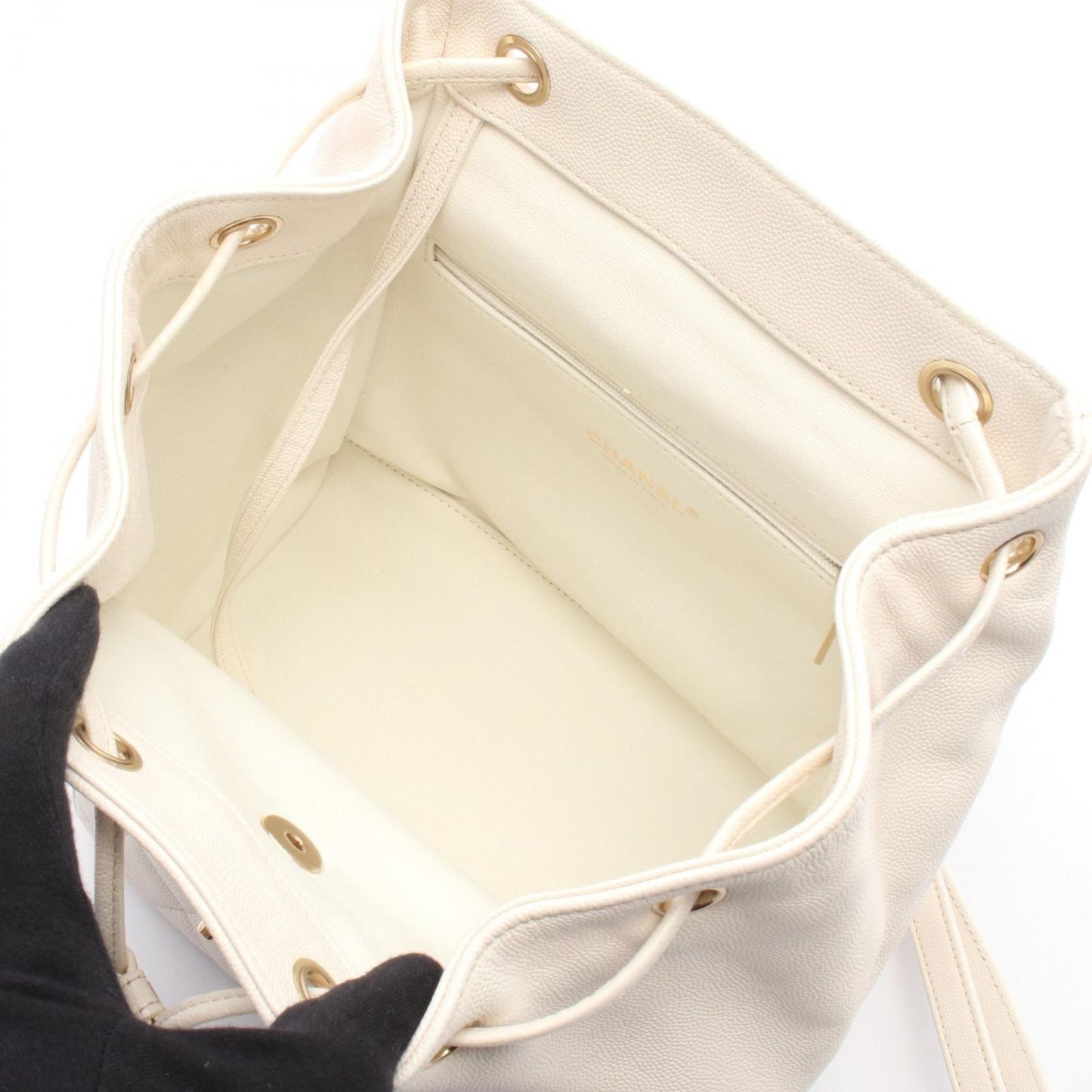 CHANEL Matelassé Backpack AS3530 in White Leather - Exquisite Craftsmanship