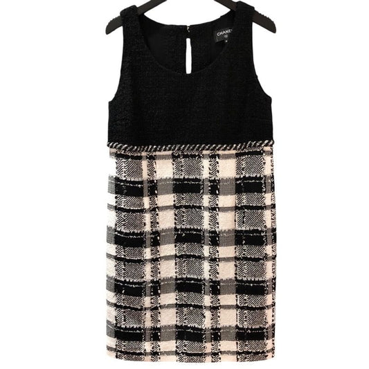 CHANEL Black Tweed Sleeveless Dress with Check Pattern - P74449