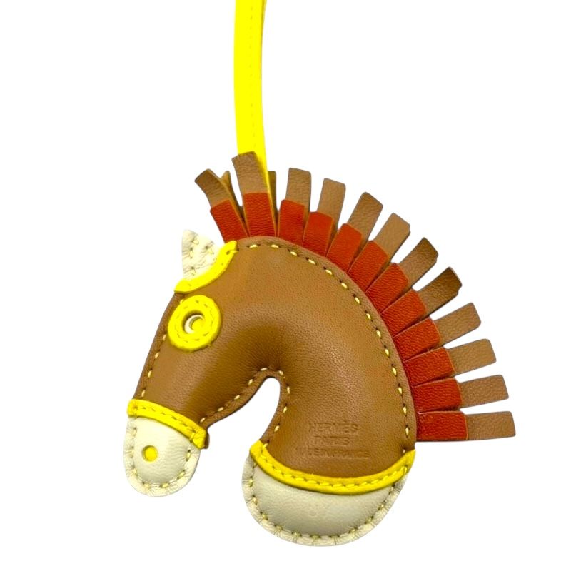 HERMES Gigi Camail U Stamp Anemone Leather Handbag - Exquisite Craftsmanship