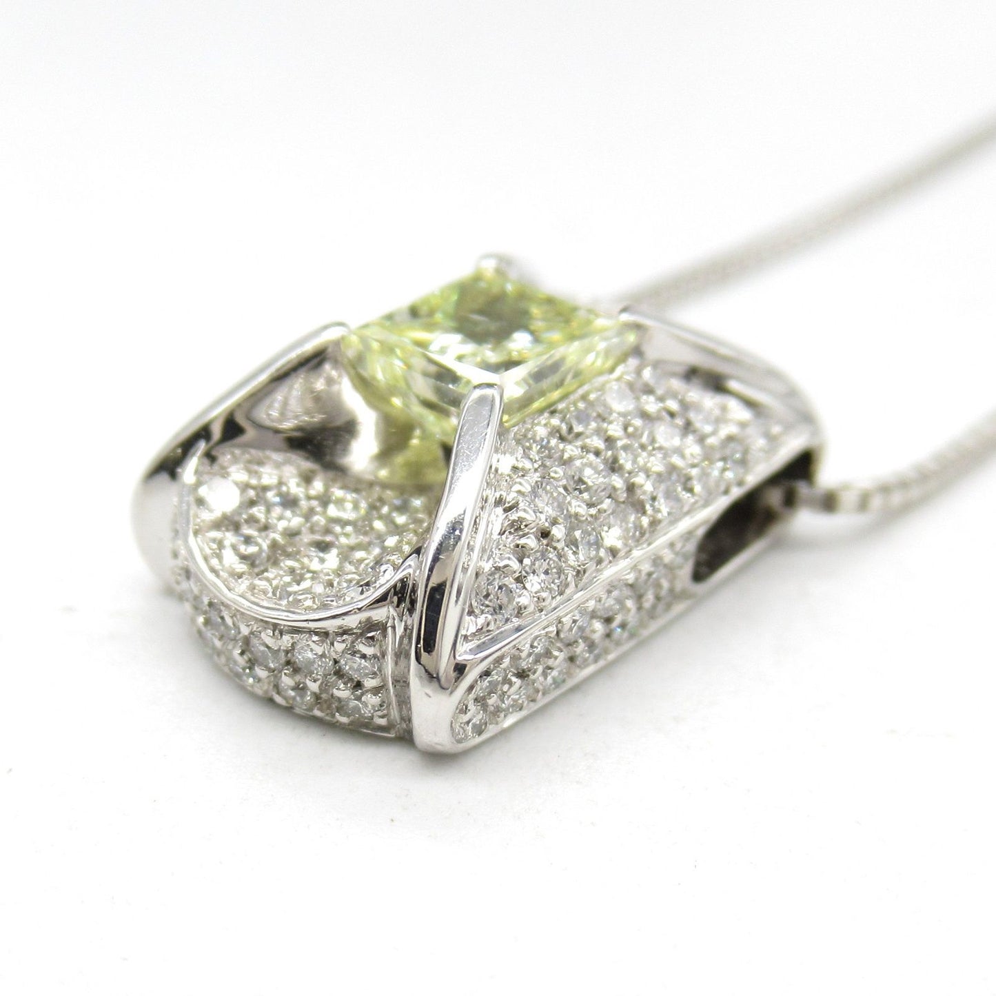 Exquisite K18WG Diamond Necklace - 0.895ct Luxury Elegance